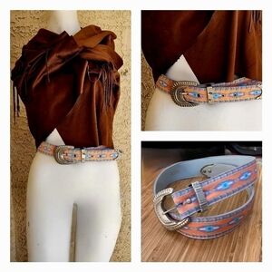 Vintage Nuova belt. Aztec print. Silver buckle.‎
